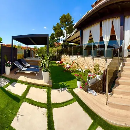 Luxury Diamante Villa Casa del Lago