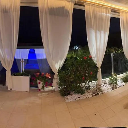 Luxury Diamante Vila